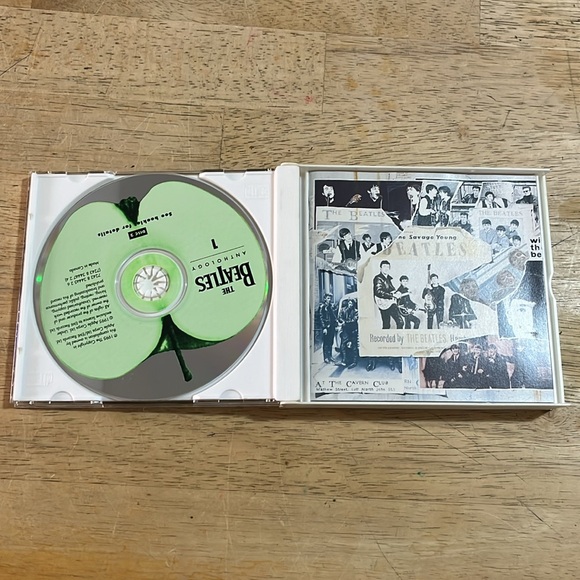 The Beatles Anthology 2 CD Set With Booklet - Picture 3 of 4